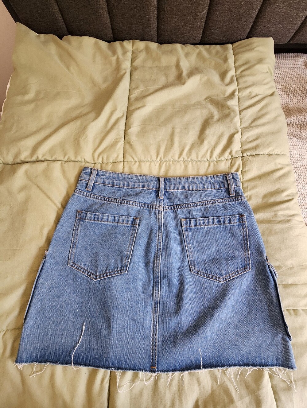 Size L, "Blu Pepper", Light Blue Denim Mini Skirt with Front Pockets - Picture 5 of 8